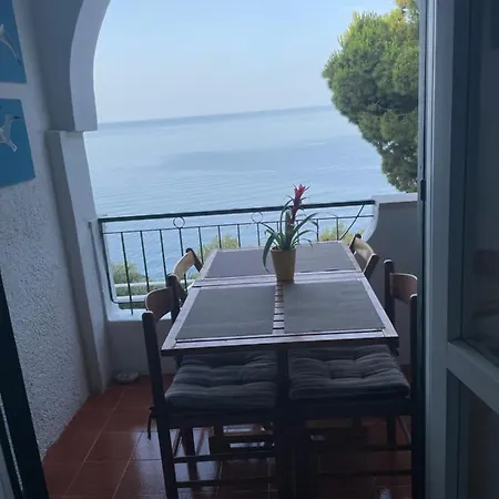 Casa Anna Al Mare - Baia Carpino Apartment *